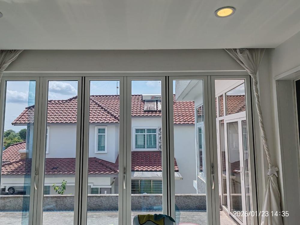 Patio bi-fold glazing